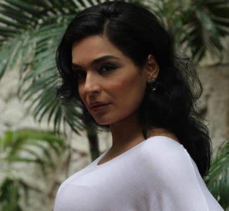 Meera Wants To Compete With Priyanka Chopra