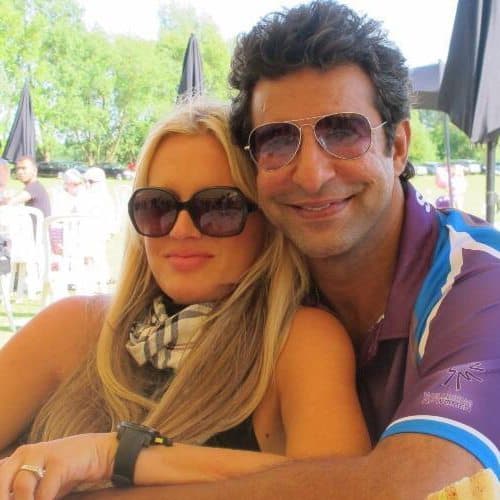 Wasim Akram Proposes To Girlfriend