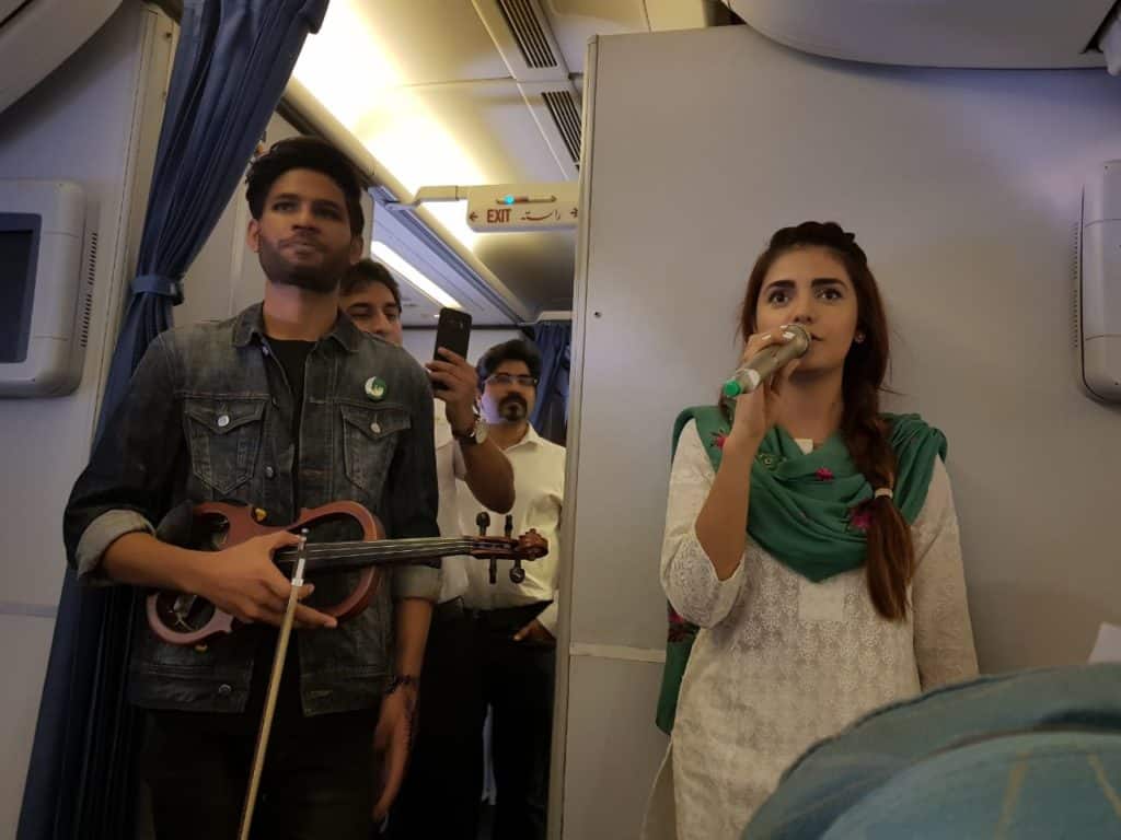 Momina Mustehsan Performs Concert On PIA Flight