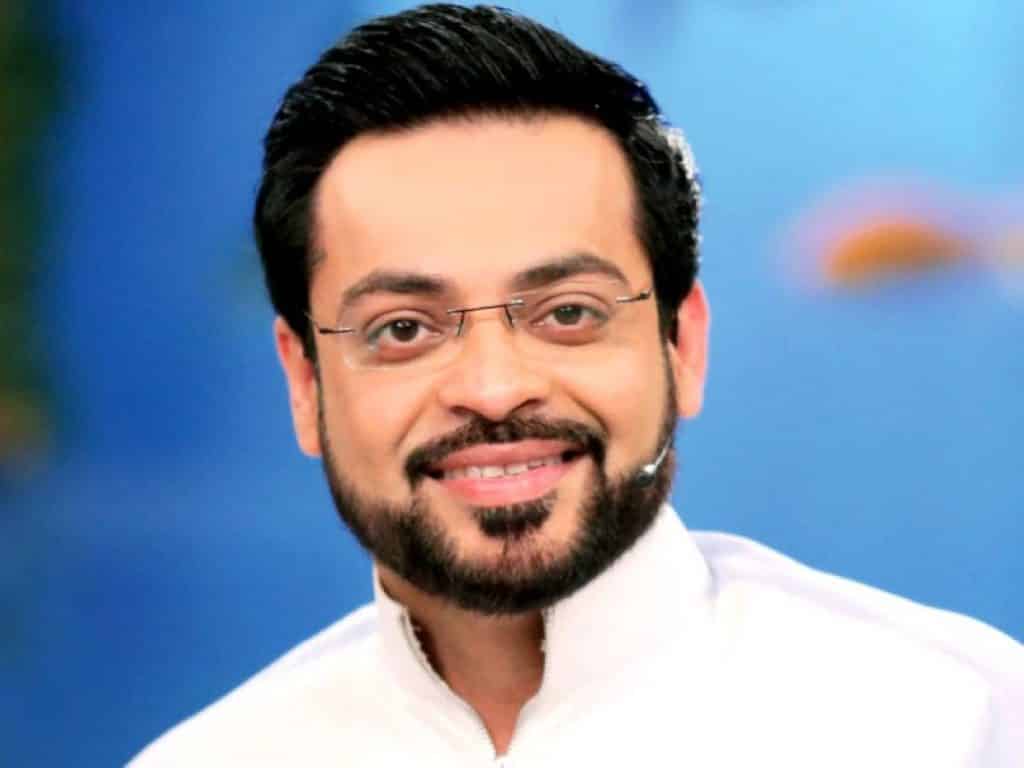 Ahmed Amir, Son of Aamir Liaquat Lead His Father's Funeral Prayer