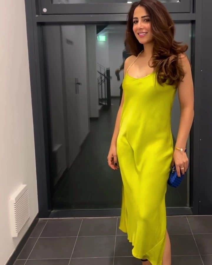 Ushna Shah Calls Pakistanis Hypocrite in Response to Criticism Over Her Outfit