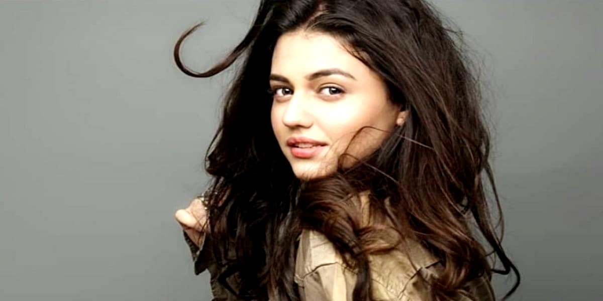 Zara Noor Abbas Raises Awareness on Depression Following Asim Jameel's Tragic Passing