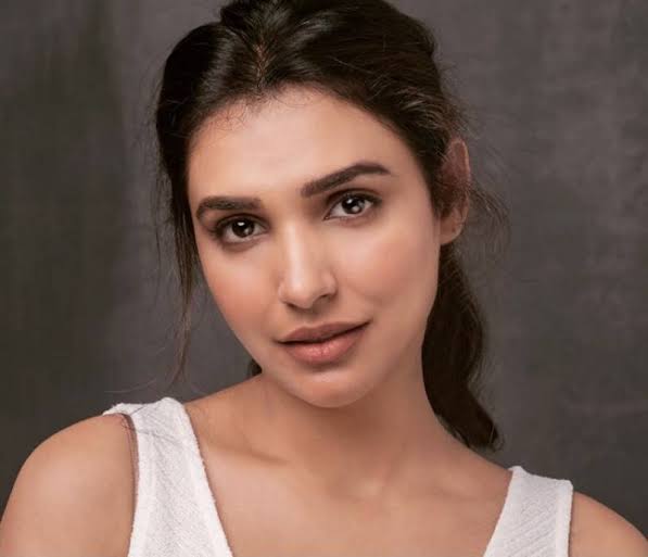 Amna Ilyas Slams Colorism in Pakistani Industry