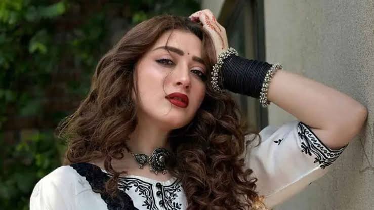 Momina Iqbal claims receiving messages from cricketers, however she choose to keep their identities confidential.