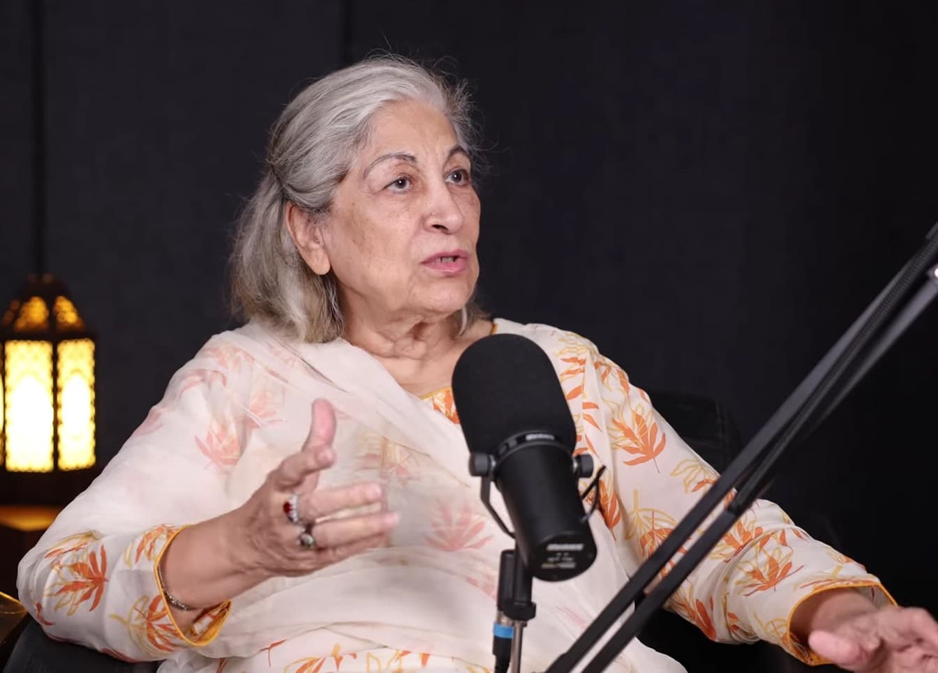 Azra Mansoor Commends Pakistani Actors' Dedication to Religion