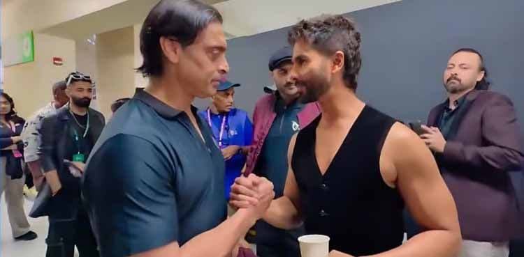 Shahid Kapoor Meets Shoaib Akhtar During ILT20 Opening in UAE