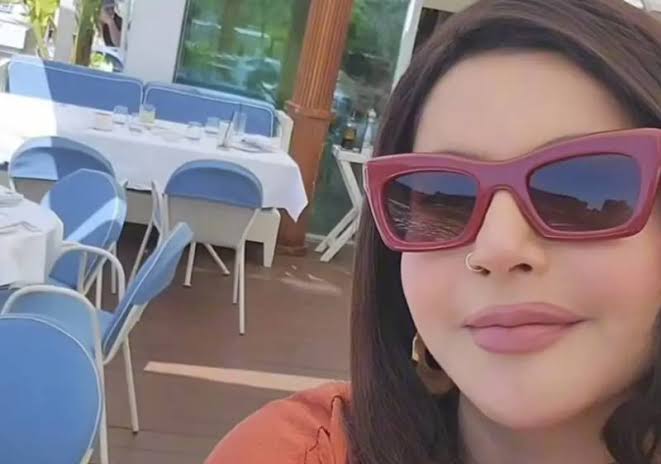 Nida Yasir Trolled for Lipstick Mishap in Monaco Vlog