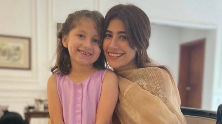 Syra Yousuf Faces Social Media Backlash Over ‘Fake Accent’ at Karachi Festival