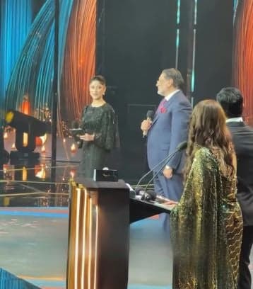 Sajal Aly’s Sharp Response Leaves Host Speechless At Awards