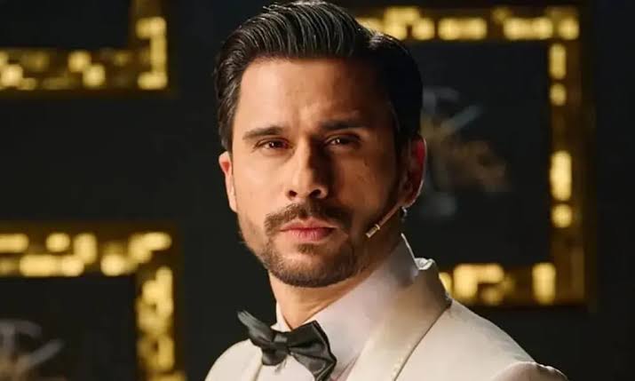Tabish Hashmi jokes about the actress he thinks of on his drive home