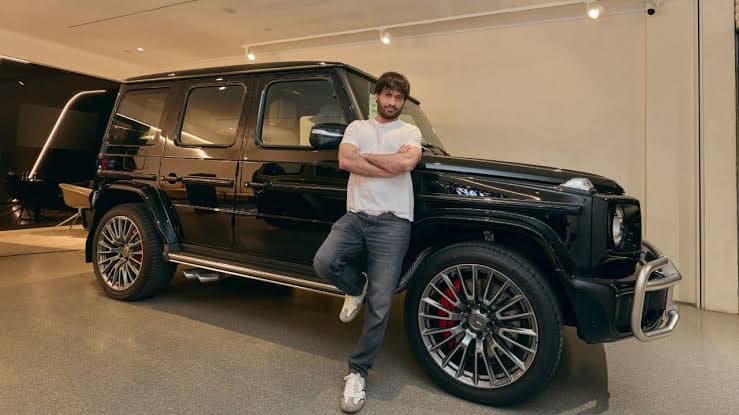 Waqar Zaka to Sell Prize Mercedes G-Wagon to Fund Scholarships for Deserving Pakistani Students