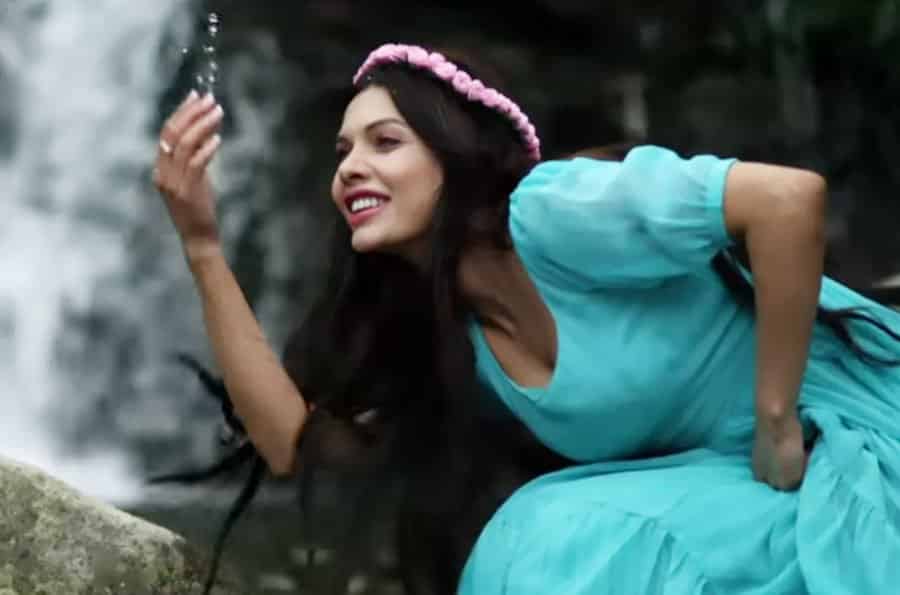 Sara Loren Returns To Lollywood For 'Gidh'