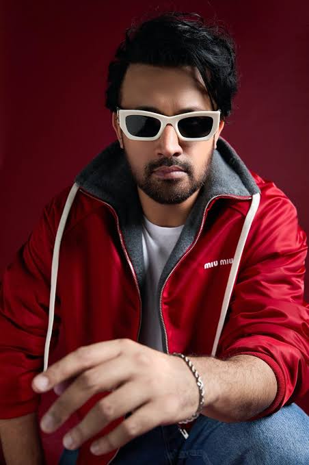 Atif Aslam Goes Experimental on Subah Aye Na