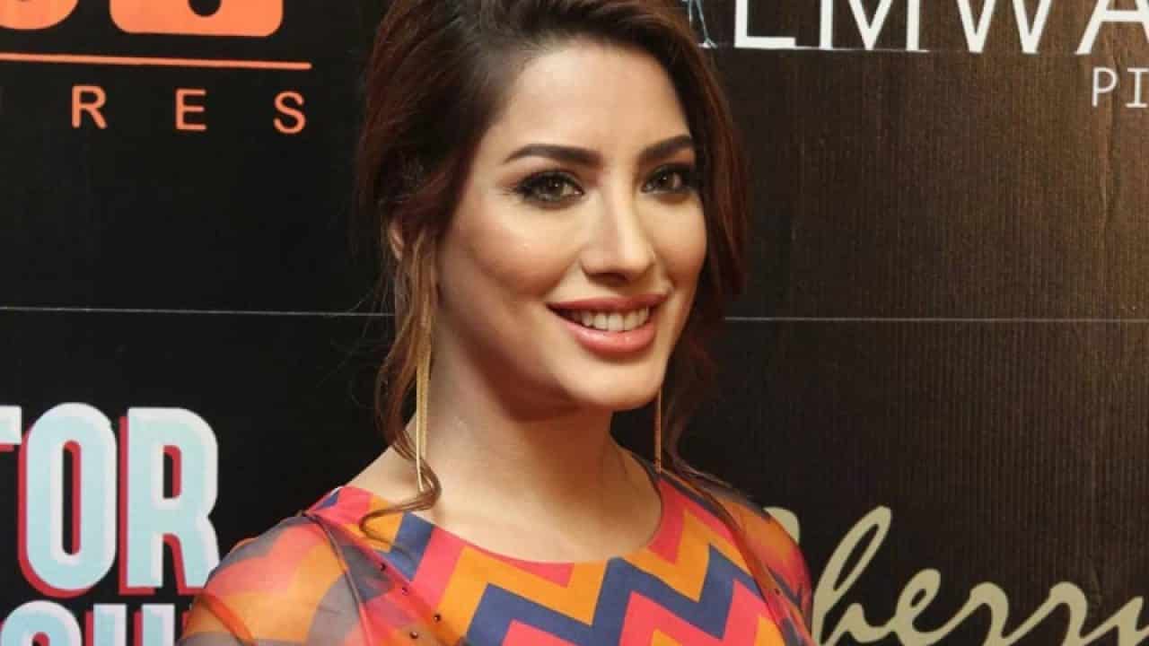 Mehwish Hayat Praises Putin for taking measures against Coronavirus