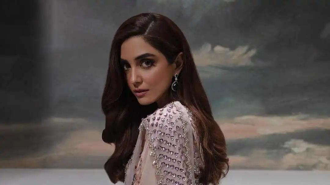 Maya Ali has once again captured the spotlight, this time with her ravishing TikTok video embracing the latest trend of "wow."