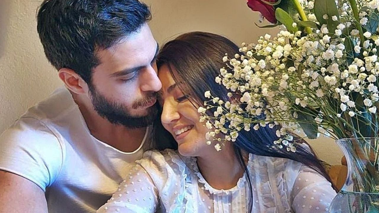 Reham Khan Clears Up Divorce Rumors