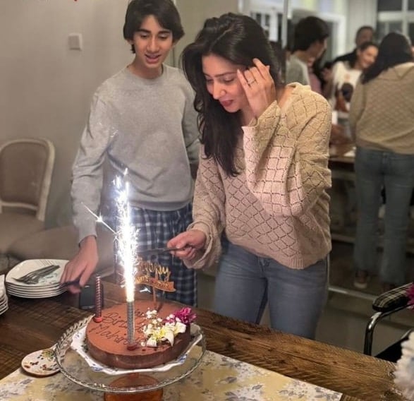 Mahira Khan Celebrates Her Birthday with Family and Friends