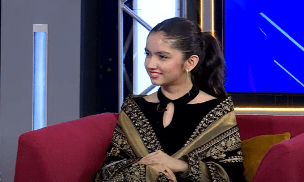 Who Manages Aina Asif's Finances?