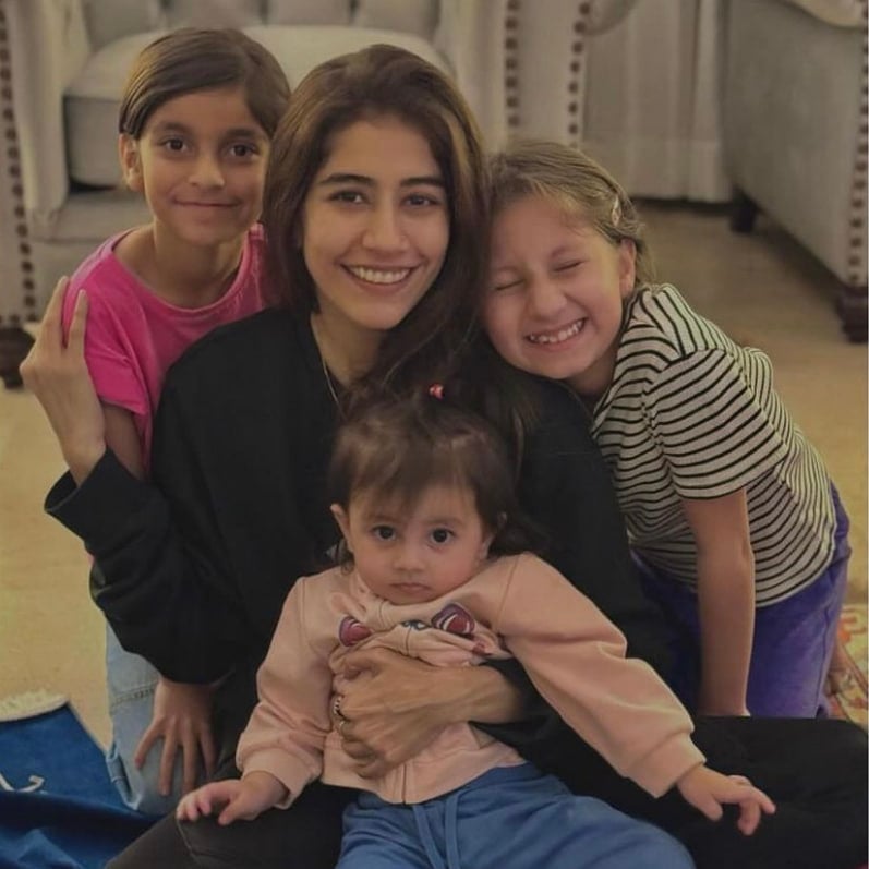 Syra Yousuf: Radiating Positivity Amidst Public Scrutiny