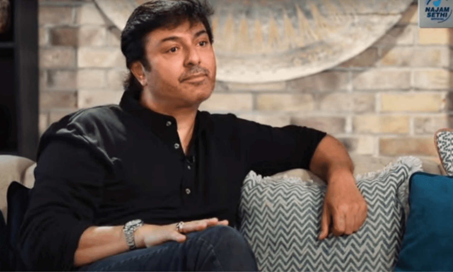 Nauman Ijaz's Satirical Dig at National Award Winners