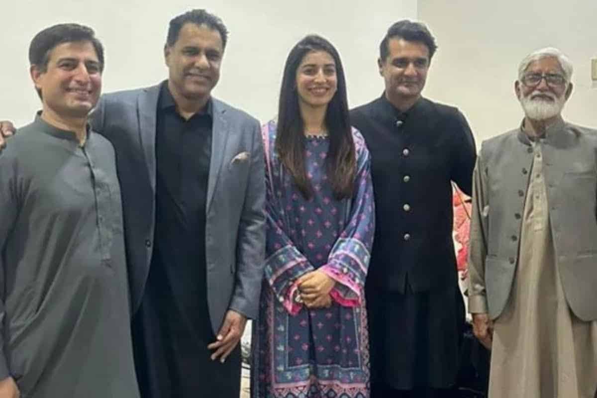 Cricket Star Aliya Riaz and Commentator Ali Younis Got Engaged!
