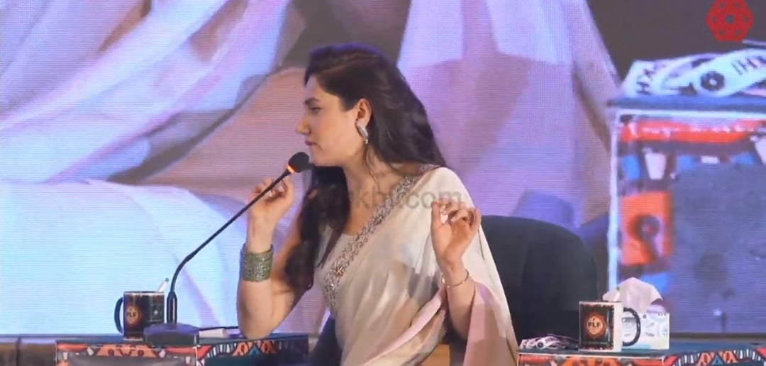 Mahira Khan Gracefully Respond to Disruption at Literature Event