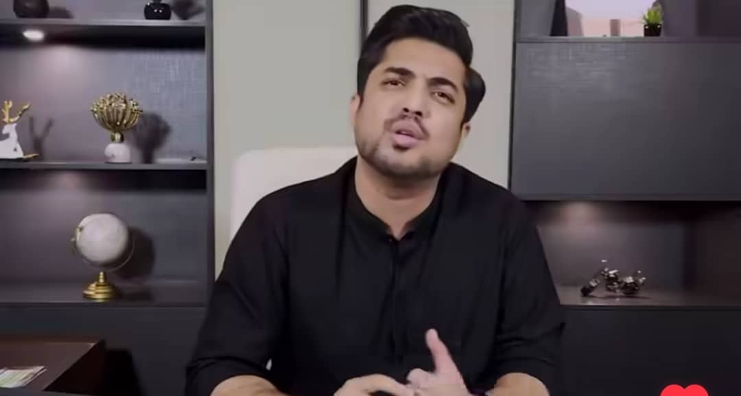 Iqrar Ul Hassan Bids Emotional Farewell to ARY After 21 Years