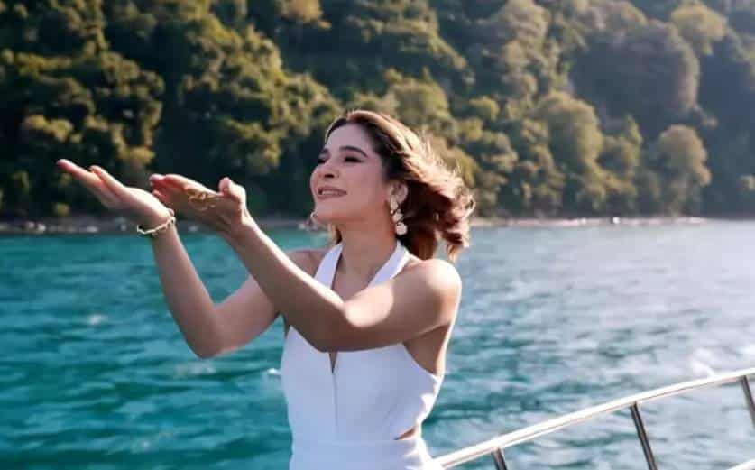 Ayesha Omar to Host Pakistan’s First Urdu Dating Reality Show Lazawaal Ishq