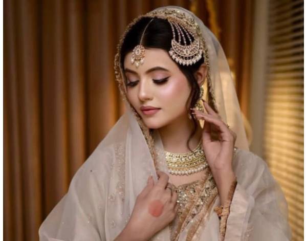Pakistani Teenage Model Loses Life in Horrific Car Crash